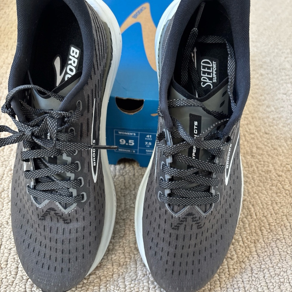 Women’s 9.5 Brooks Hyperion GTS Speed Support Gray Athletic Sneakers